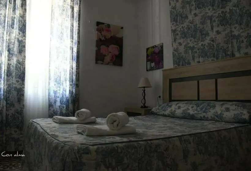 اتاق استاندارد سه نفره, Hostal Costa De La Luz