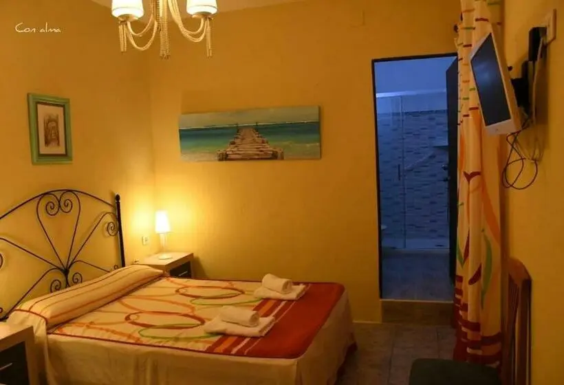 اتاق استاندارد سه نفره, Hostal Costa De La Luz
