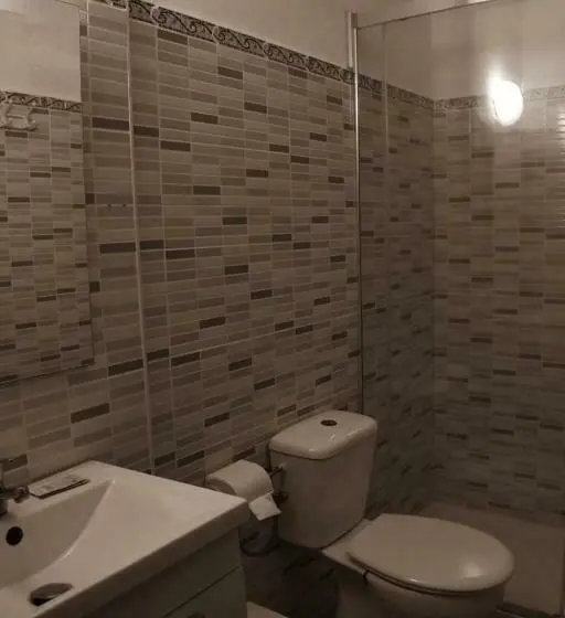 اتاق استاندارد سه نفره, Hostal Costa De La Luz