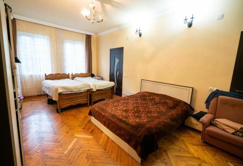 اتاق استاندارد چهار تخته, Marina Kvariati