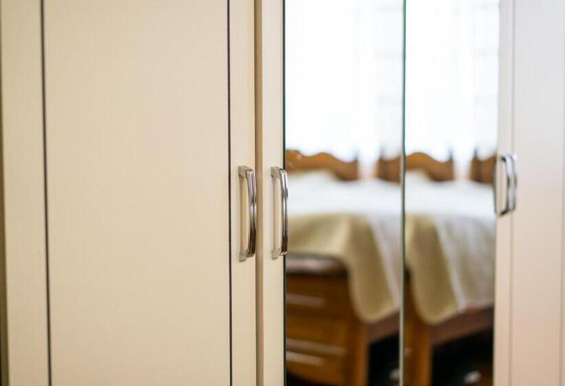 اتاق استاندارد چهار تخته, Marina Kvariati