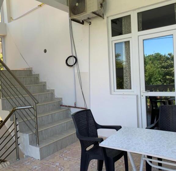 اتاق استاندارد سه تخته با بالکن, Marina Kvariati