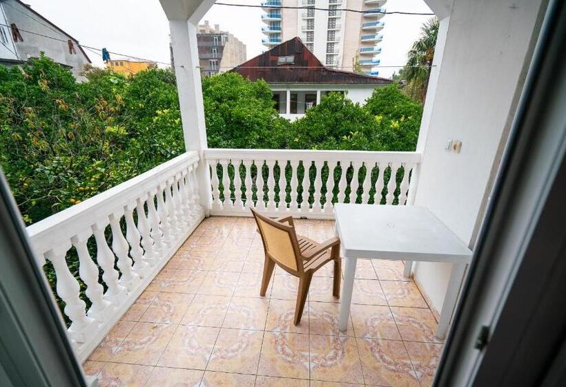 اتاق استاندارد سه تخته با بالکن, Marina Kvariati