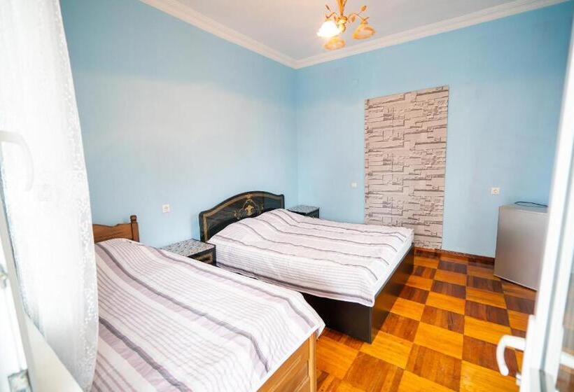 اتاق استاندارد سه تخته با بالکن, Marina Kvariati