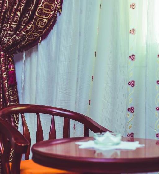 اتاق یک تخته با چشمانداز استخر, La Viena Health Resort