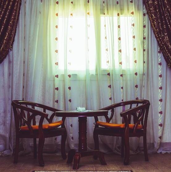 اتاق استاندارد با چشمانداز استخر, La Viena Health Resort