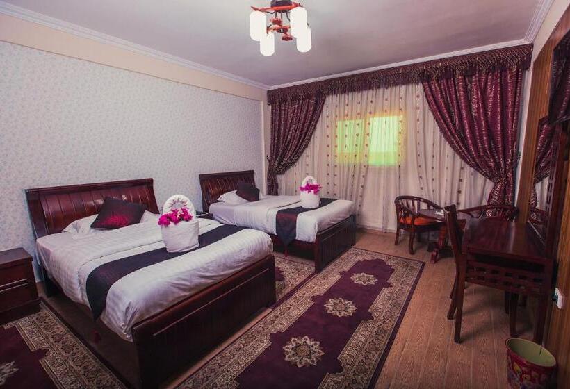 اتاق استاندارد با چشم‌انداز استخر, La Viena Health Resort