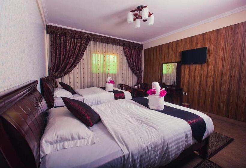 اتاق استاندارد با چشمانداز استخر, La Viena Health Resort