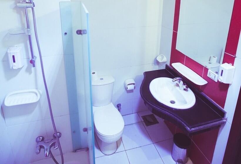 اتاق استاندارد با چشمانداز استخر, La Viena Health Resort