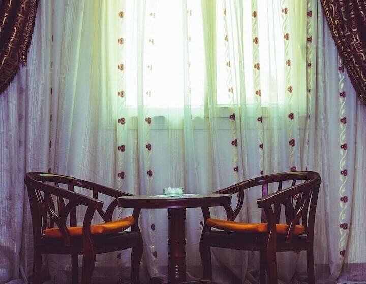 اتاق یک تخته با چشمانداز استخر, La Viena Health Resort