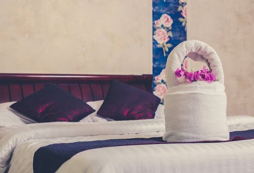 اتاق یک تخته با چشم‌انداز استخر, La Viena Health Resort