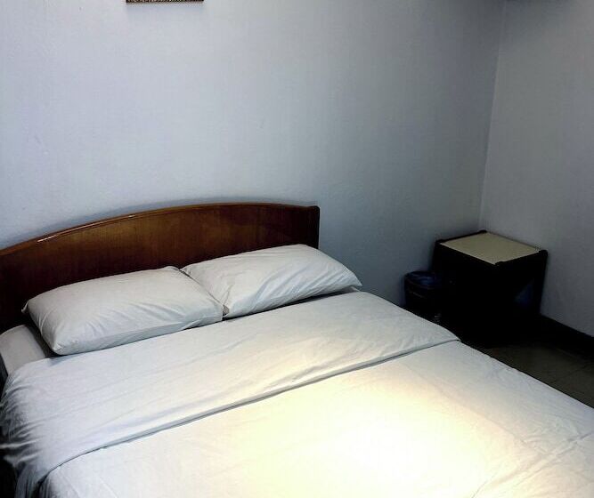 غرفة ديلوكس, Madani Muslim