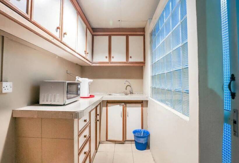 جناح عائلي, Madani Muslim