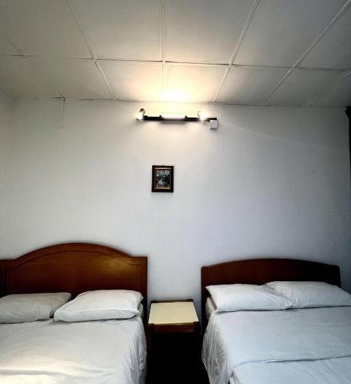 جناح عائلي, Madani Muslim