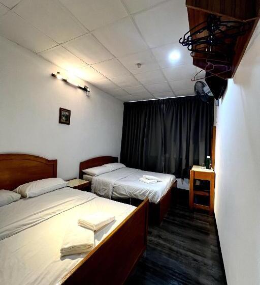 جناح عائلي, Madani Muslim