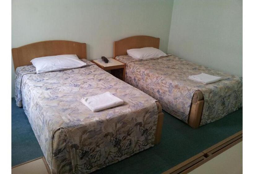 غرفة ديلوكس, Madani Muslim