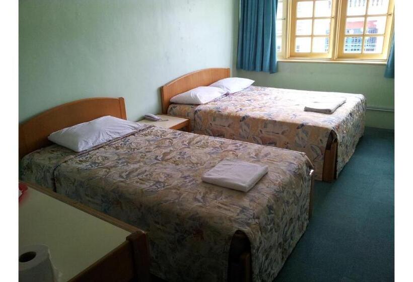 غرفة ديلوكس, Madani Muslim