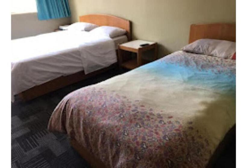 غرفة ديلوكس, Madani Muslim