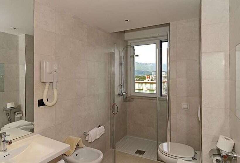 バルコニー付きスタンダードルーム, Eur