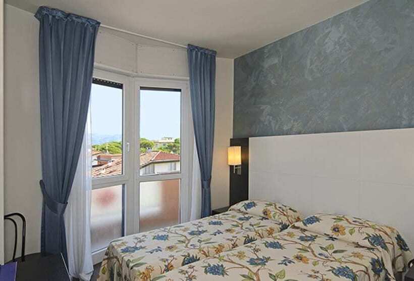 バルコニー付きスタンダードトリプルルーム, Eur