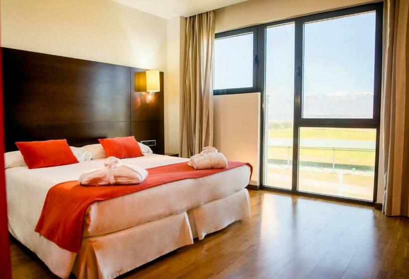 جناح جونيور, Hospedium Hotel Valles De Gredos Golf