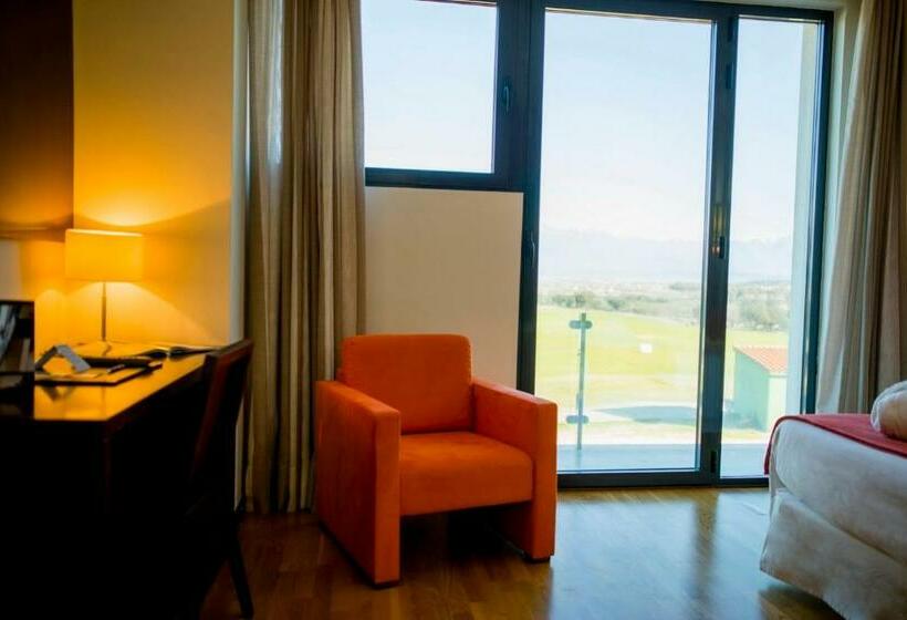 جناح جونيور, Hospedium Hotel Valles De Gredos Golf