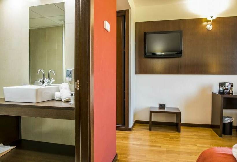 جناح جونيور, Hospedium Hotel Valles De Gredos Golf