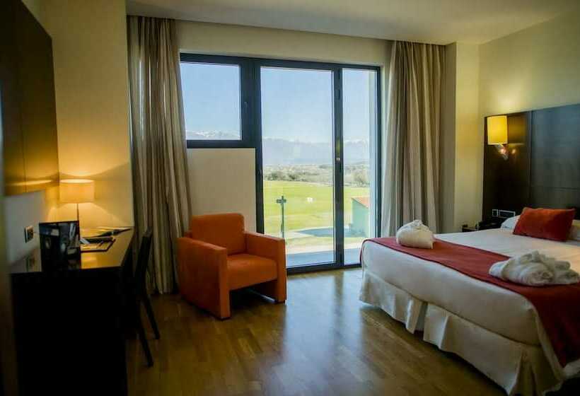 جناح جونيور, Hospedium Hotel Valles De Gredos Golf