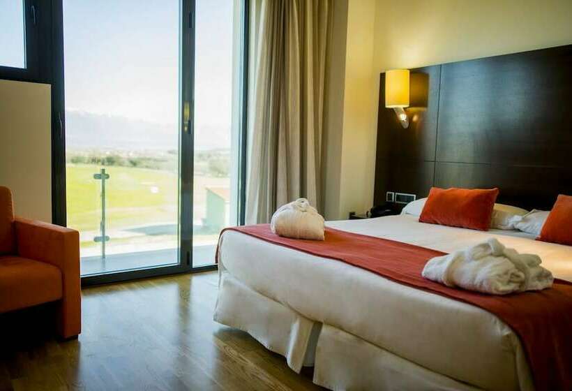 جناح جونيور, Hospedium Hotel Valles De Gredos Golf