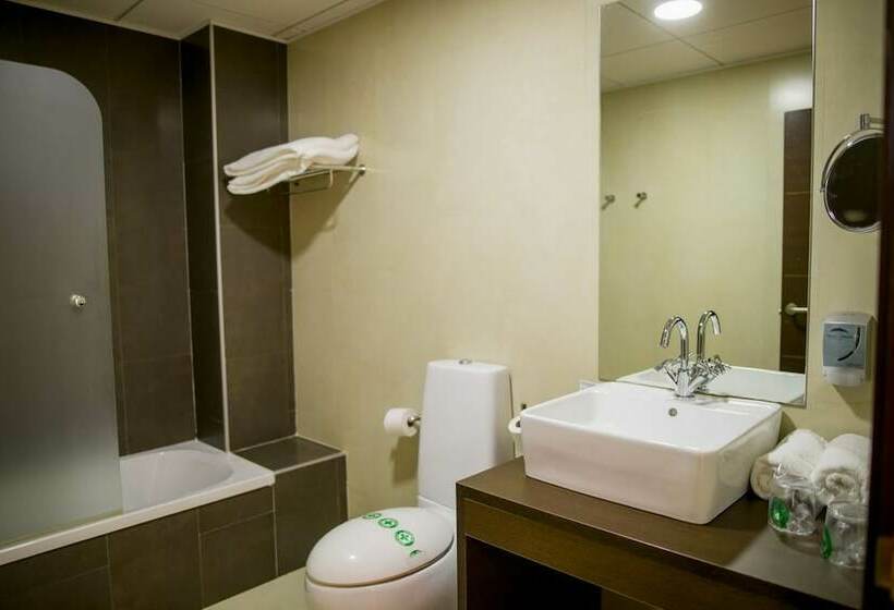 جناح جونيور, Hospedium Hotel Valles De Gredos Golf