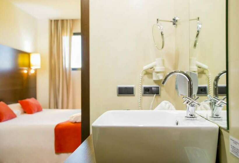 جناح جونيور, Hospedium Hotel Valles De Gredos Golf