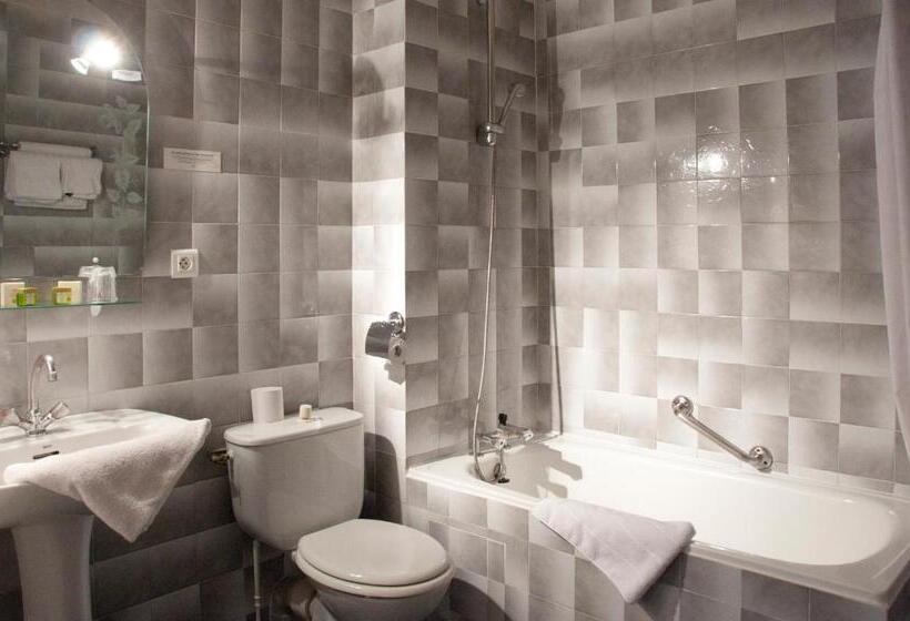 חדר סופריור לשלושה, Hôtel Les Comtes De Pardiac