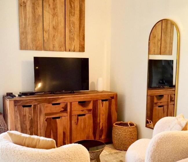 Номер Престиж, Le Jas De Joucas Hôtel Restaurant