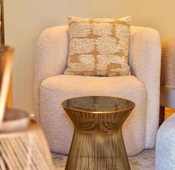 Полулюкс Престиж, Le Jas De Joucas Hôtel Restaurant