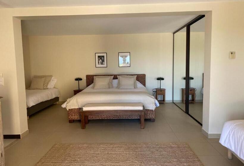 غرفة قياسية رباعية, Le Jas De Joucas Hôtel Restaurant