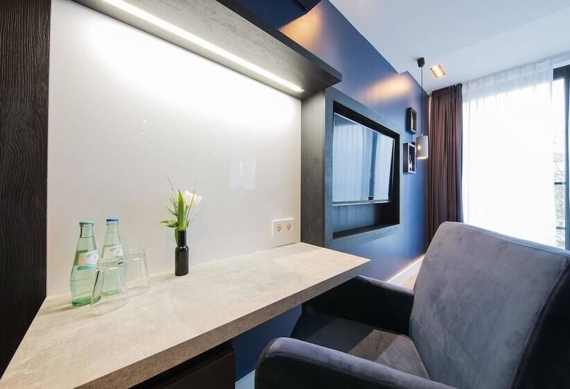 اتاق عادی, Lindemann S