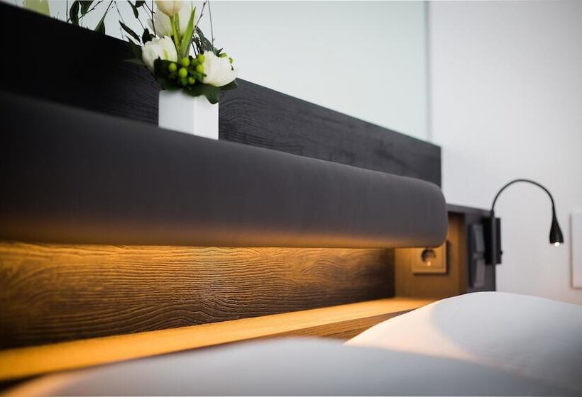 اتاق عادی, Lindemann S