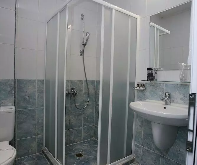 اتاق استاندارد سه نفره, Montecito
