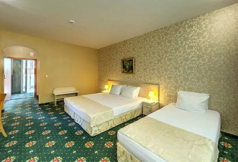 اتاق استاندارد سه نفره, Montecito