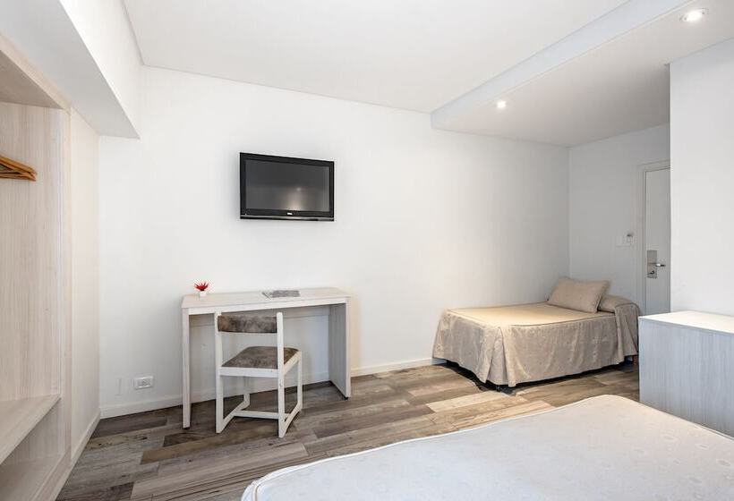 חדר סופריור לשלושה, Sennac