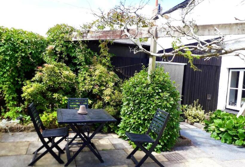 スタンダード4人部屋, Thorverton Arms