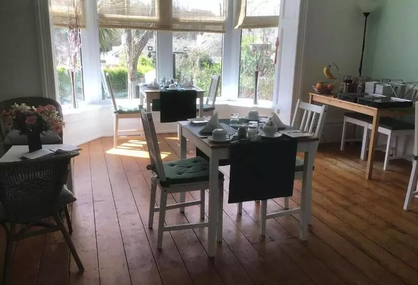 اتاق استاندارد سه نفره, Torwood House