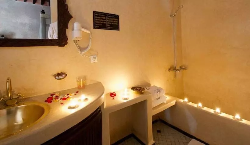 سوییت جونیور, Riad Yacout