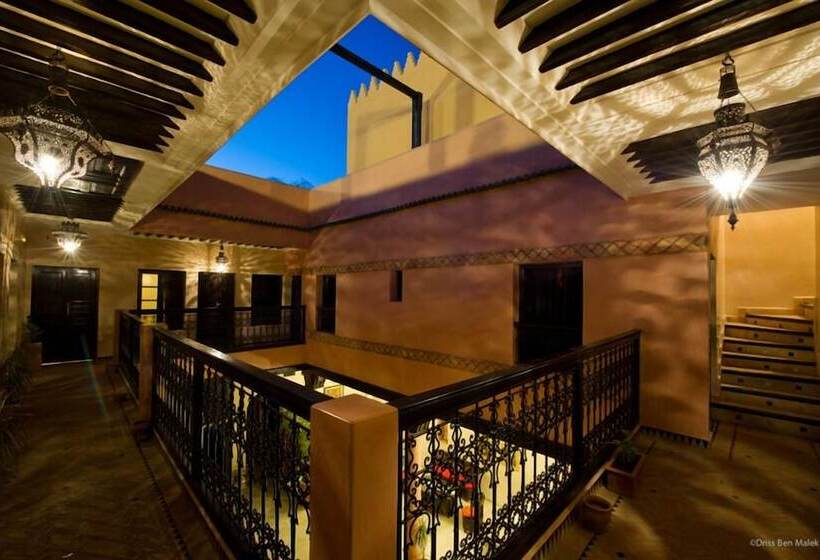 컴포트 룸, Riad Yacout