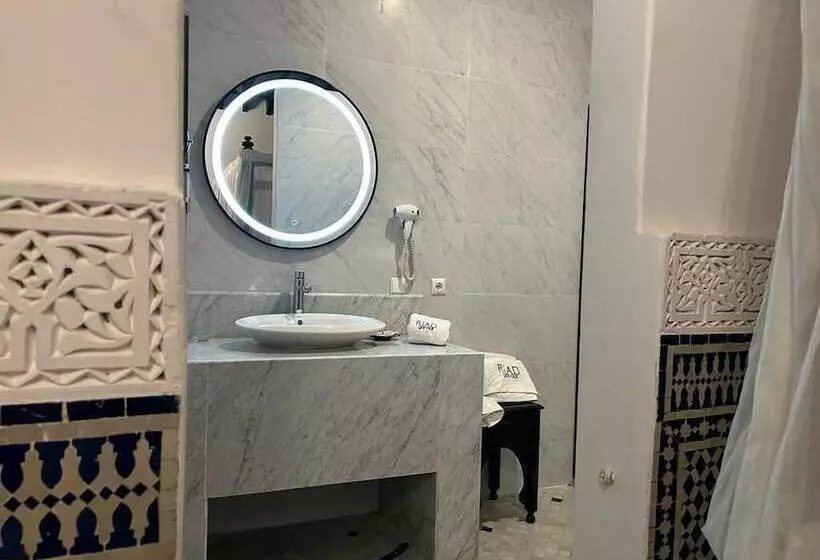 سوییت جونیور, Riad Yacout