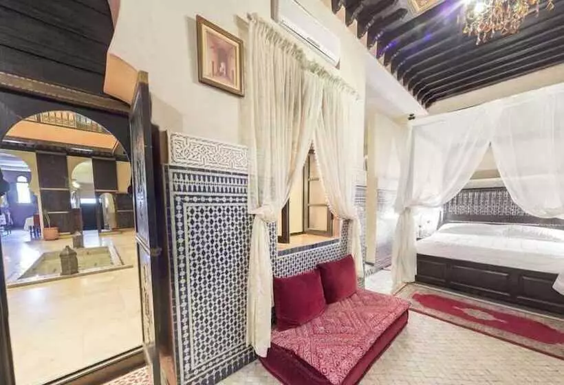 سوییت جونیور, Riad Yacout