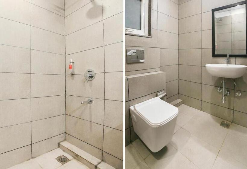 Standart Oda, Oyo 78628 Townhouse 136 Sector 46 Vikas Marg