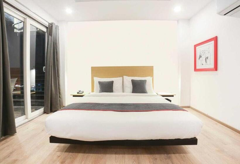 Standart Oda, Oyo 78628 Townhouse 136 Sector 46 Vikas Marg