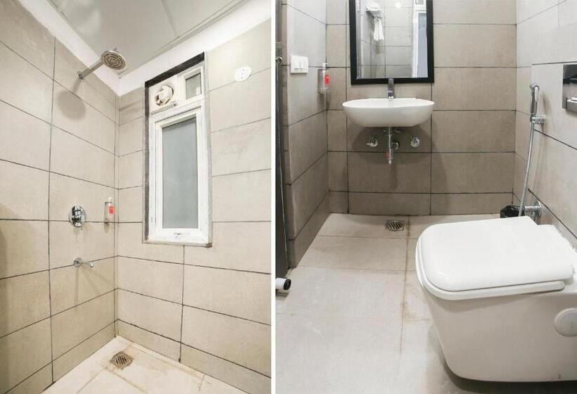 Standart Oda, Oyo 78628 Townhouse 136 Sector 46 Vikas Marg