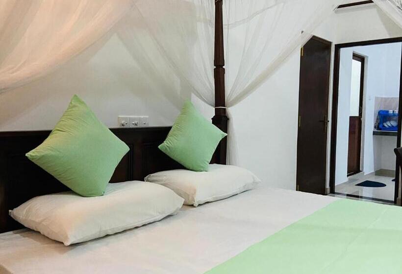 Quarto Estandar com Sacada, Sun White Villa